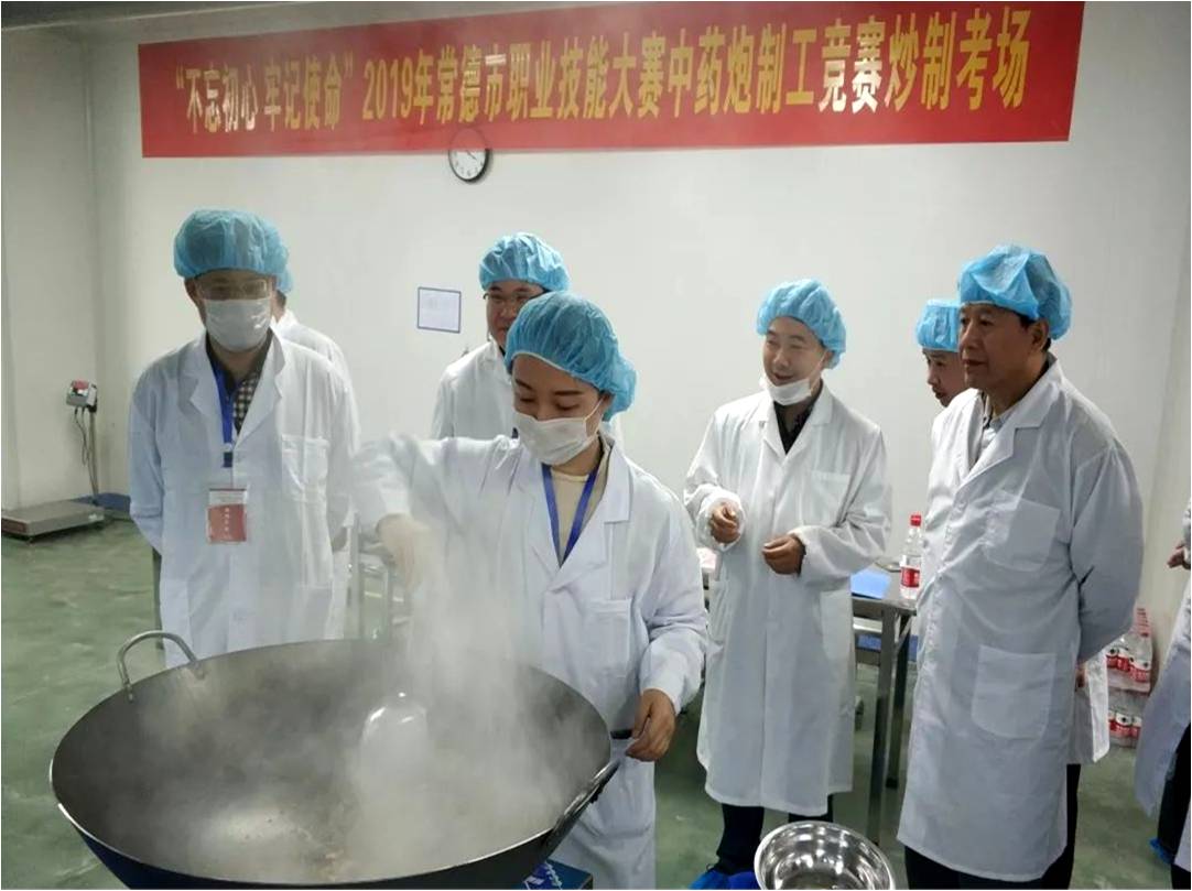 刘宗华教授(左一)担任裁判长.jpg 刘宗华教授(左一)担任裁判长.jpg